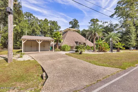 8332 Makiki Dr, Diamondhead, MS 39525