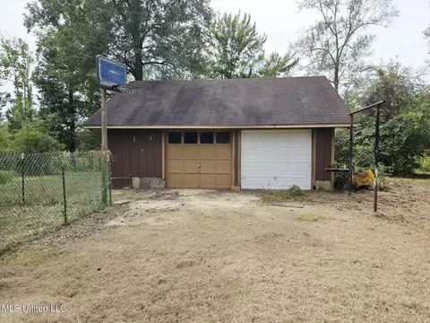 Exterior - 1020 Diane Cir, Summit, MS 39666 photo 6 of 9