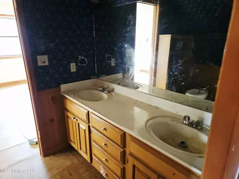 Bath - 1020 Diane Cir, Summit, MS 39666 photo 2 of 5