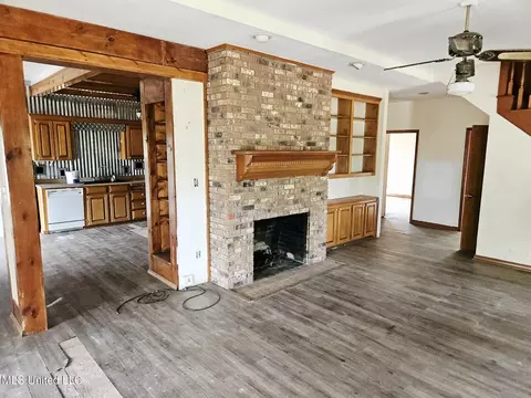 Living - 1020 Diane Cir, Summit, MS 39666 photo 1 of 3