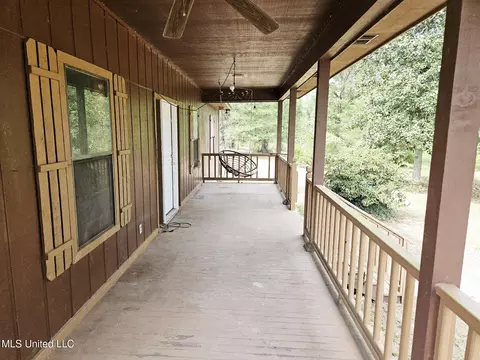 Exterior - 1020 Diane Cir, Summit, MS 39666 photo 7 of 9