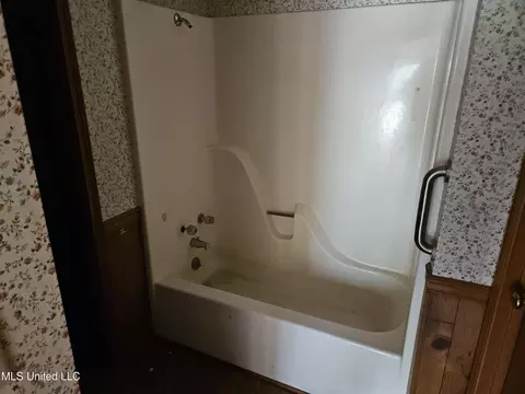 Bath - 1020 Diane Cir, Summit, MS 39666 photo 5 of 5