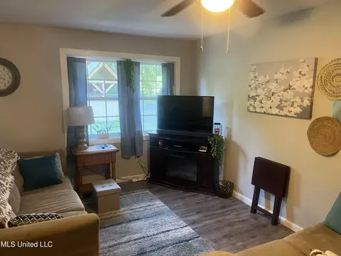 Living - 9709 E Cedarcliff Dr, Moss Point, MS 39562 photo 1 of 3