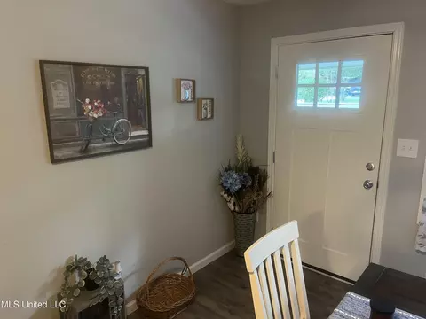 Entry Way - 9709 E Cedarcliff Dr, Moss Point, MS 39562 photo 1 of 3