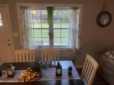 Dining - 9709 E Cedarcliff Dr, Moss Point, MS 39562 photo 3 of 4