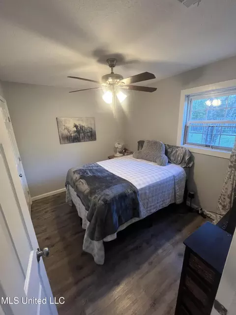Bedroom - 9709 E Cedarcliff Dr, Moss Point, MS 39562 photo 4 of 5
