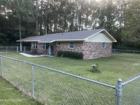 9709 E Cedarcliff Dr, Moss Point, MS 39562