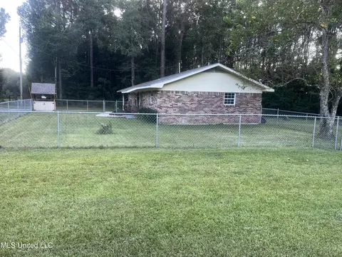 Exterior - 9709 E Cedarcliff Dr, Moss Point, MS 39562 photo 4 of 11