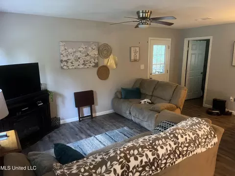 Living - 9709 E Cedarcliff Dr, Moss Point, MS 39562 photo 3 of 3