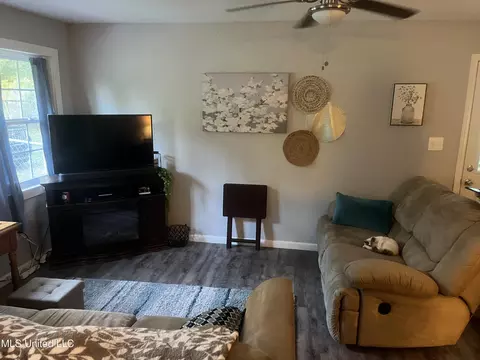 Living - 9709 E Cedarcliff Dr, Moss Point, MS 39562 photo 2 of 3