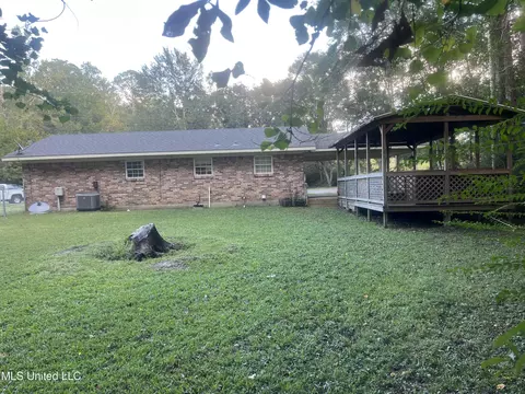 Exterior - 9709 E Cedarcliff Dr, Moss Point, MS 39562 photo 5 of 11
