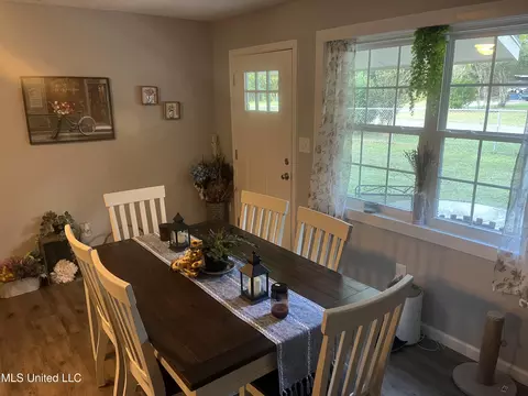 Dining - 9709 E Cedarcliff Dr, Moss Point, MS 39562 photo 1 of 4