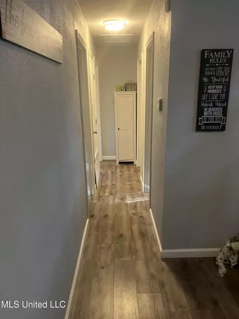 Entry Way - 9709 E Cedarcliff Dr, Moss Point, MS 39562 photo 2 of 3