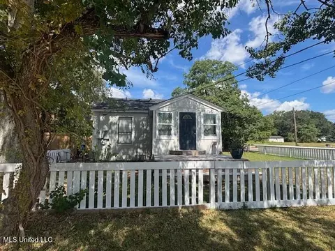 1917 Wilson Ave, Pascagoula, MS 39567