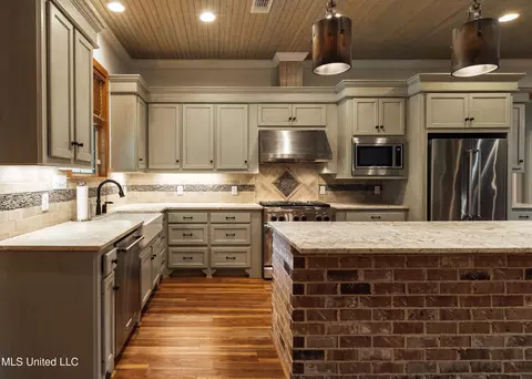 Kitchen - 4170 Ms-13, Morton, MS 39117 photo 2 of 3