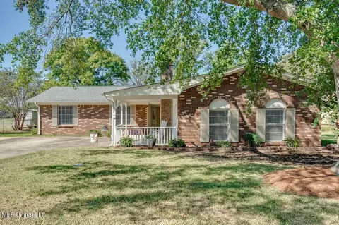 215 Cloverdale Pl, Pearl, MS 39208