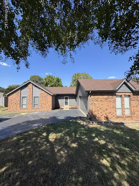 1876 Greeno Rd, Horn Lake, MS 38637