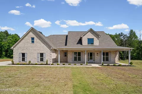 2916 Highwoods Dr, Byhalia, MS 38611