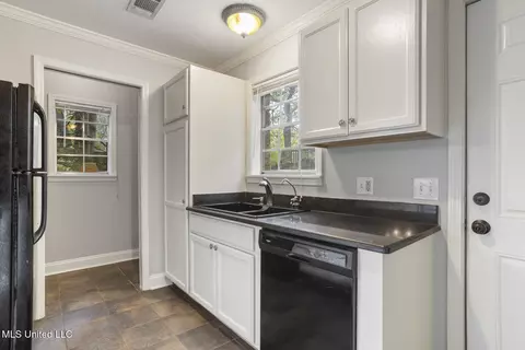 Kitchen - 1233 Linden Pl, Jackson, MS 39202 photo 1 of 1