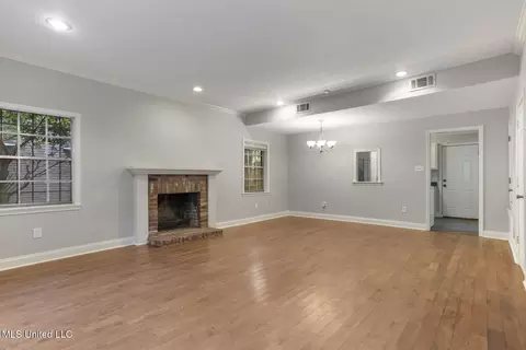 Living - 1233 Linden Pl, Jackson, MS 39202 photo 1 of 4