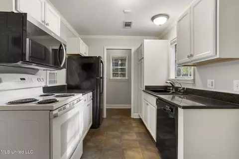 Entry Way - 1233 Linden Pl, Jackson, MS 39202 photo 1 of 1