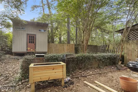 Exterior - 1233 Linden Pl, Jackson, MS 39202 photo 3 of 3