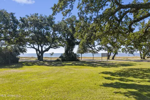1484 Beach Blvd, Biloxi, MS 39530