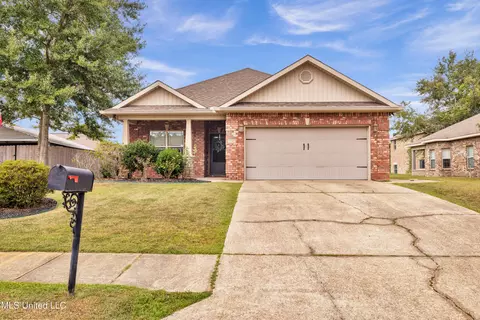 13707 Fox Hill Dr, Gulfport, MS 39503
