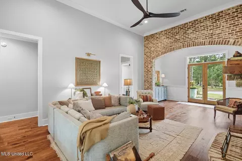 Living - 298 Highland Meadow Rd, Flora, MS 39071 photo 2 of 3