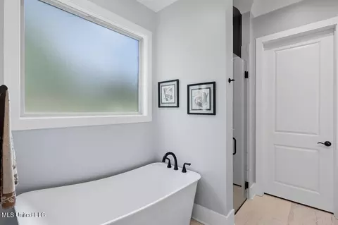 Bath - 298 Highland Meadow Rd, Flora, MS 39071 photo 4 of 8