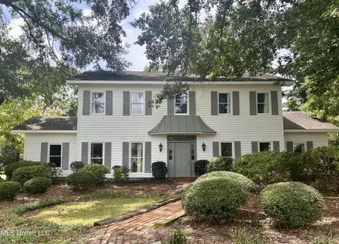 211 Greenwood Pl, Hattiesburg, MS 39402