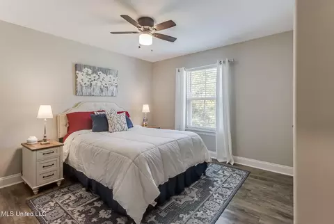 Bedroom - 85010 Diamondhead Lakes Blvd, Diamondhead, MS 39525 photo 3 of 6