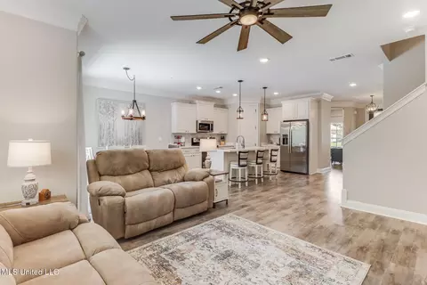 Entry Way - 85010 Diamondhead Lakes Blvd, Diamondhead, MS 39525 photo 3 of 5