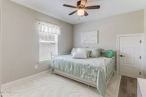 Bedroom - 85010 Diamondhead Lakes Blvd, Diamondhead, MS 39525 photo 5 of 6