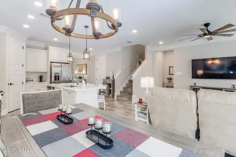 Dining - 85010 Diamondhead Lakes Blvd, Diamondhead, MS 39525 photo 1 of 1