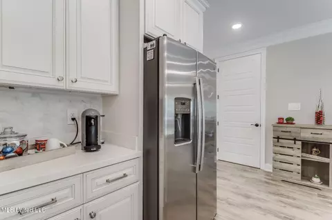 Kitchen - 85010 Diamondhead Lakes Blvd, Diamondhead, MS 39525 photo 2 of 3