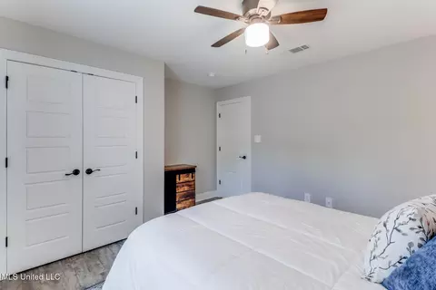 Bedroom - 85010 Diamondhead Lakes Blvd, Diamondhead, MS 39525 photo 4 of 6