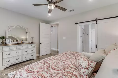 Bedroom - 85010 Diamondhead Lakes Blvd, Diamondhead, MS 39525 photo 2 of 6