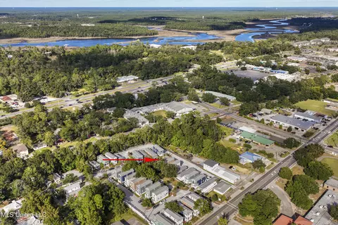 2207 Government St #13, Ocean Springs, MS 39564