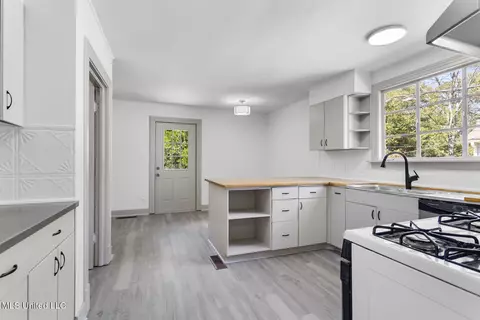 Kitchen - 4087 Redwing Ave, Jackson, MS 39216 photo 1 of 3
