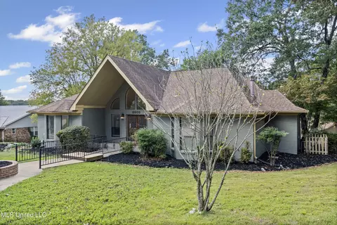 Exterior - 8803 Howling Fox Cv, Hernando, MS 38632 photo 3 of 10