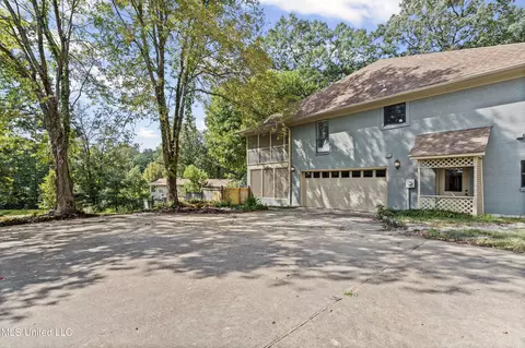 Exterior - 8803 Howling Fox Cv, Hernando, MS 38632 photo 4 of 10