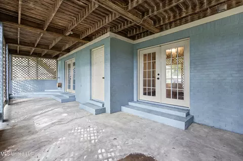 Exterior - 8803 Howling Fox Cv, Hernando, MS 38632 photo 9 of 10
