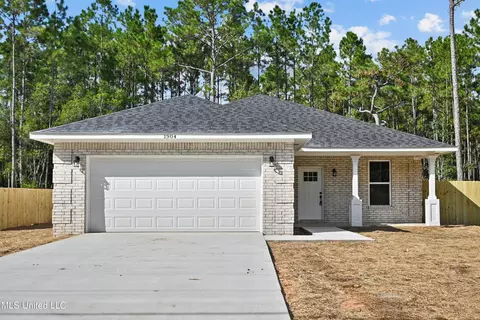 1904 Kingslea Dr, Gautier, MS 39553