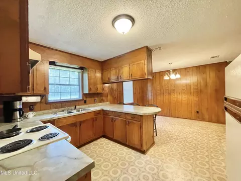 Kitchen - 75 Cyprus Rd, Mclain, MS 39456 photo 3 of 5