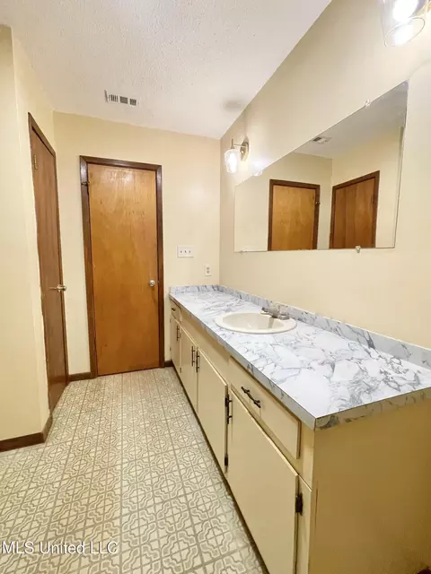 Bath - 75 Cyprus Rd, Mclain, MS 39456 photo 2 of 2