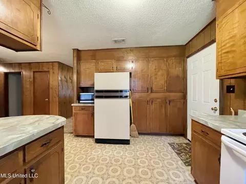Kitchen - 75 Cyprus Rd, Mclain, MS 39456 photo 5 of 5
