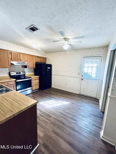 Kitchen - 1478 Bass Ave, Jackson, MS 39212 photo 2 of 2