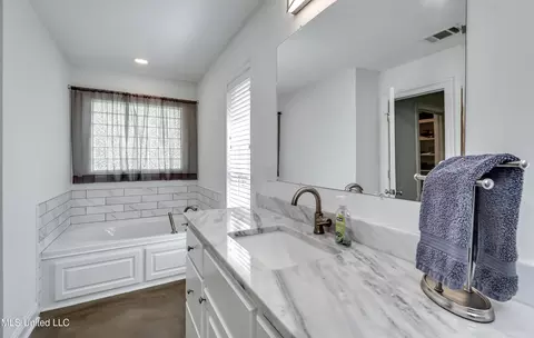 Bath - 418 Barksdale Rd, Brandon, MS 39047 photo 7 of 7