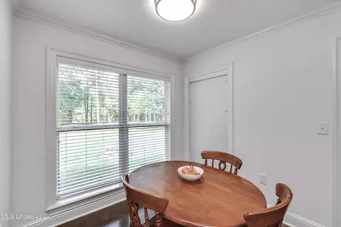 Dining - 418 Barksdale Rd, Brandon, MS 39047 photo 2 of 3